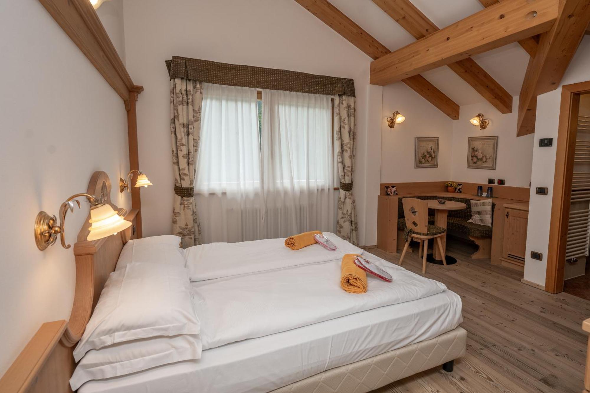 Wellness Hotel Lupo Bianco กานาเซย์ ภายนอก รูปภาพ